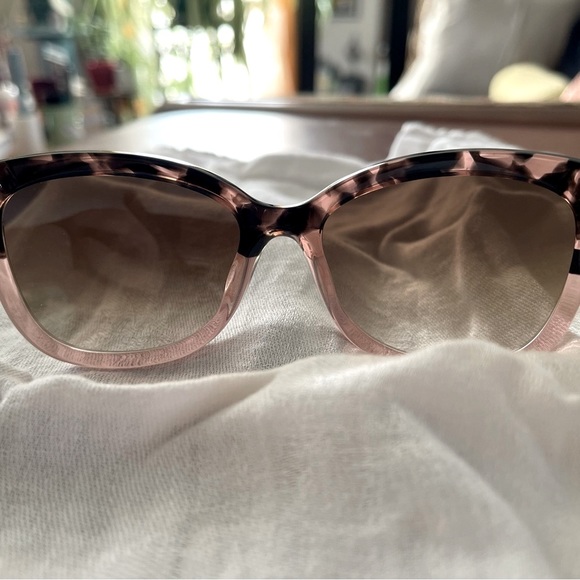 Bobbi Brown The Stella/s DG4 Sunglasses, silver case that includes mirror. - Picture 11 of 11